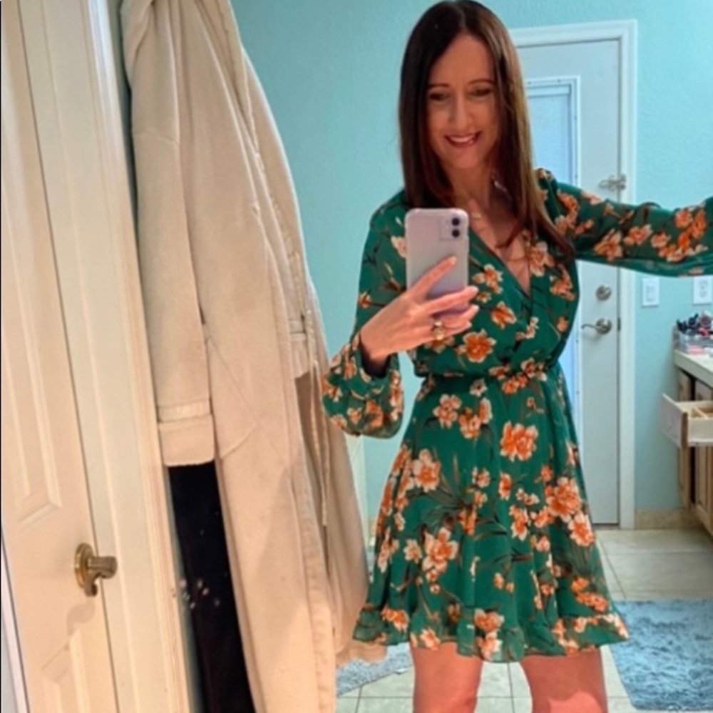 Like new S Nordstrom Bardot Becky floral dress Sold out!
